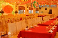 Những mẫu áo phủ ghế màu đỏ hoan hỉ cho tiệc cưới